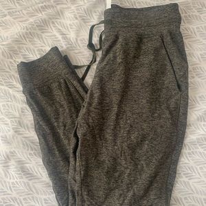 Lululemon jogger style leggings size 6